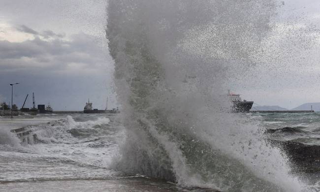 Καιρός: Ισχυροί άνεμοι έως 9 μποφόρ σήμερα -Σε ποιες περιοχές θα βρέξει