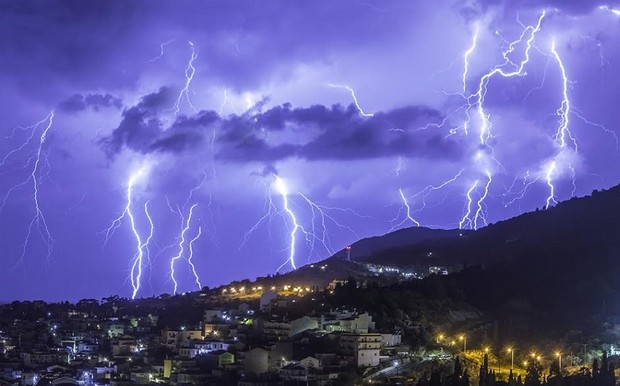 Το βίντεο που το φονικό φαινόμενο χτυπά τη Χαλκιδική-Πως το εξηγεί ο καθηγητής Καρακώστας