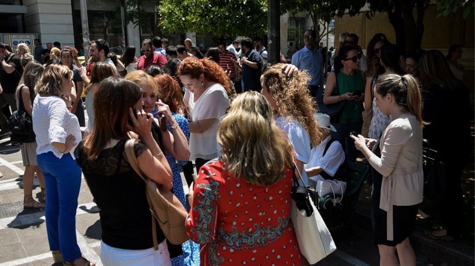 Σεισμός στην Αθήνα: 20.000 κλήσεις το δευτερόλεπτο μέσω κινητών