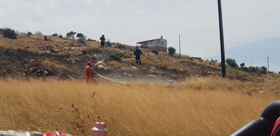 Υπό έλεγχο η φωτιά που ξέσπασε στην Κάρυστο