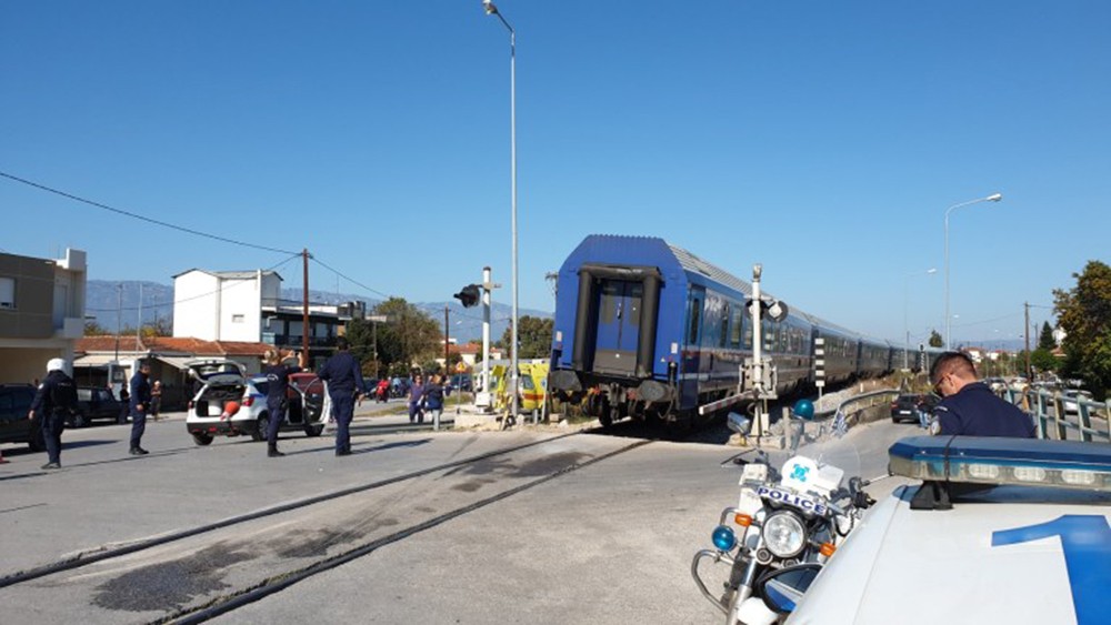 Τρένο παρέσυρε και διέλυσε αυτοκίνητο- Η οδηγός εντοπίστηκε νεκρή μέσα στα συντρίμμια [ΦΩΤΟ]