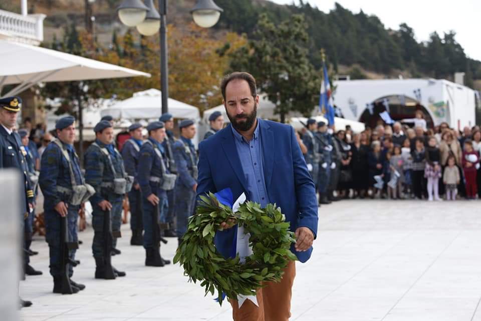 Στεφάνι κατέθεσε ο πρόεδρος του Συλλόγου Μέαλος Ασπούς Ν. Σκύρου