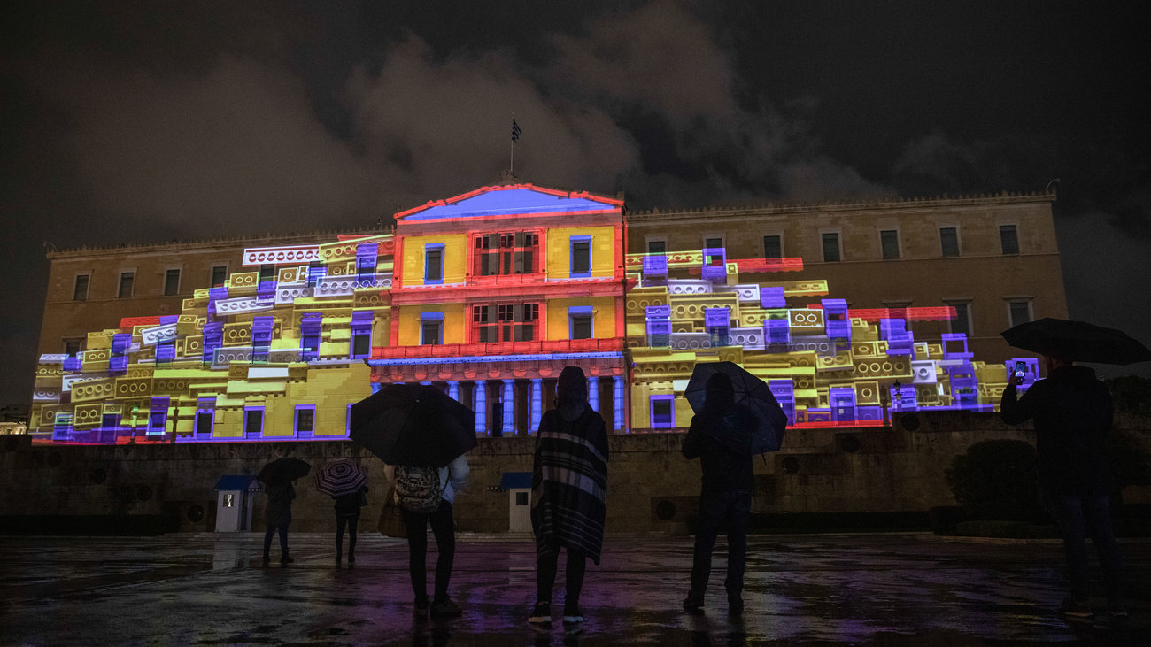 Μαγεία: Η Βουλή «ντύθηκε» Χριστουγεννιάτικη -Το υπέροχο βίντεο