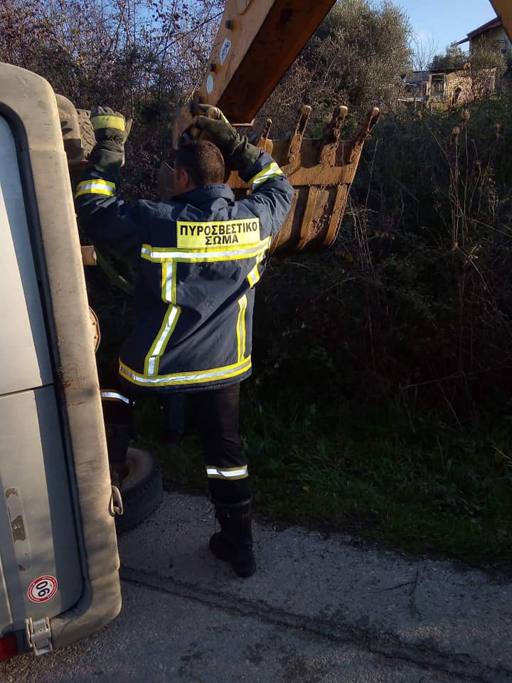 Τροχαίο με εγκλωβισμένο στην Ιστιαία-[ΦΩΤΟ]