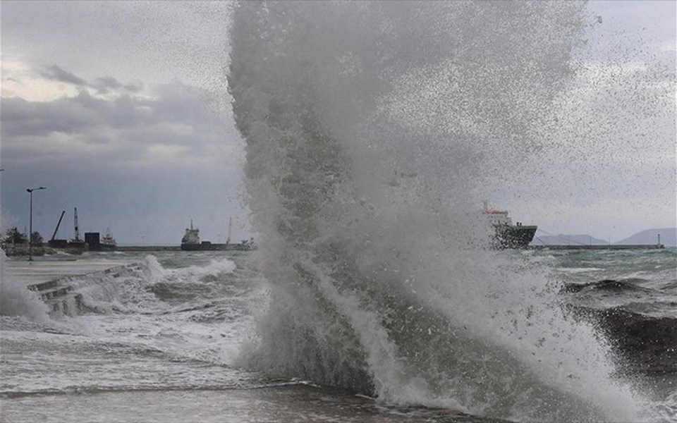 Καιρός: Πτώση της θερμοκρασίας με θυελλώδεις ανέμους στην Εύβοια