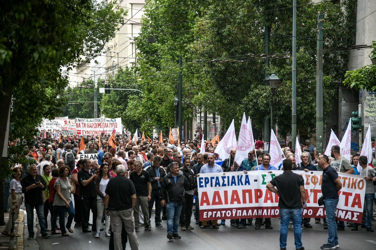 Κατεβάζει ρολά το δημόσιο για 24 ώρες: Απεργία της ΑΔΕΔΥ για το ασφαλιστικό νομοσχέδιο