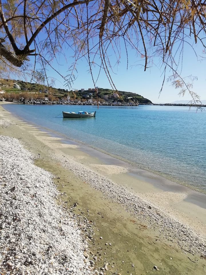 Καλό μήνα απο τους Αγίους Αποστόλους Πετριών!!!!!!