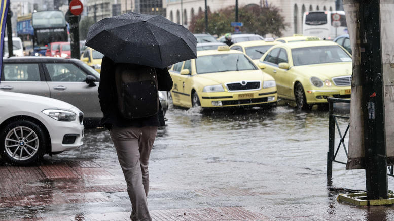 Πέφτει η θερμοκρασία, έρχονται βροχές και καταιγίδες