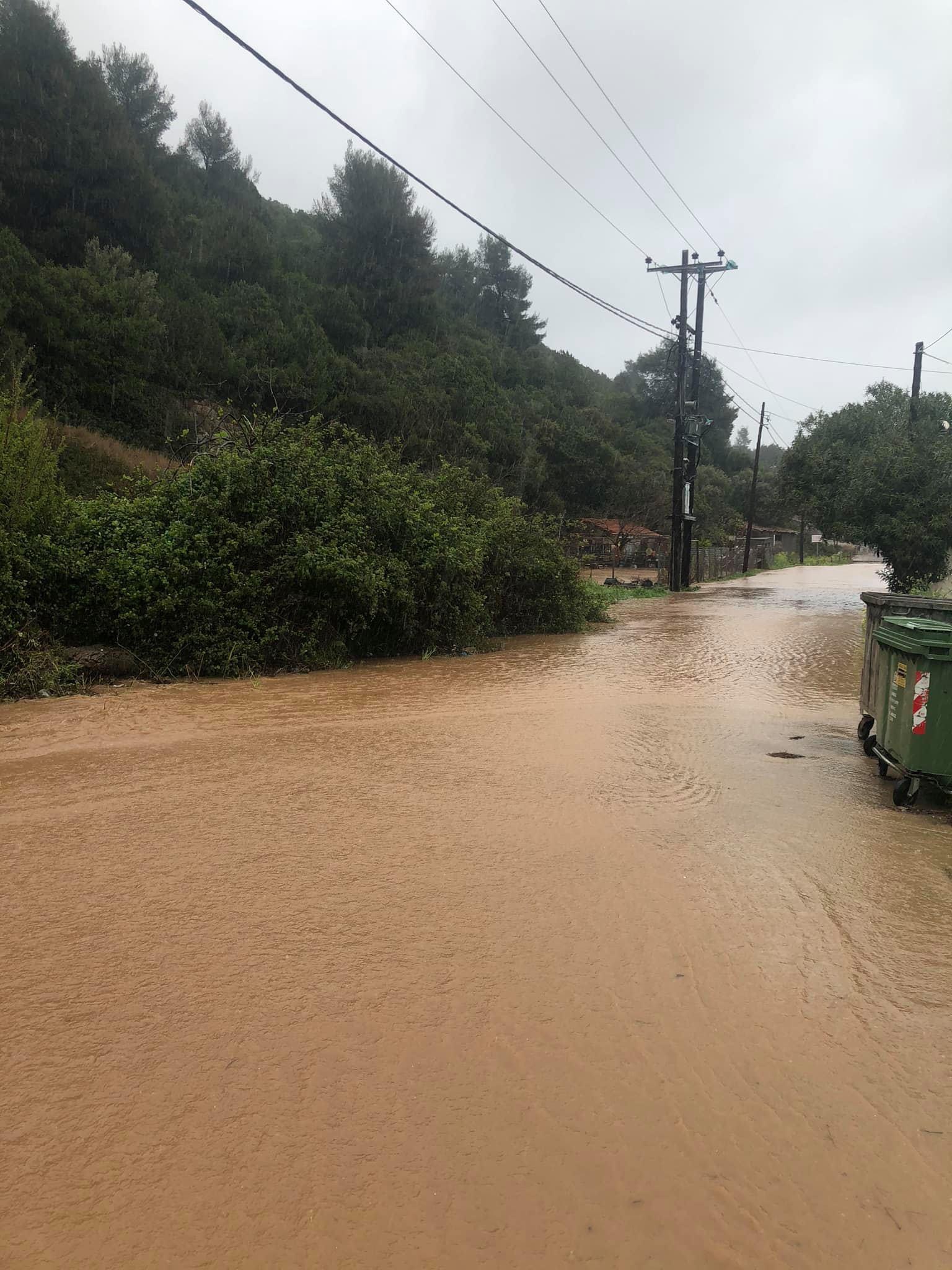 Επλήγη και η περιοχή της Αγίας Άννας  από τα έντονα καιρικά φαινόμενα [photos]