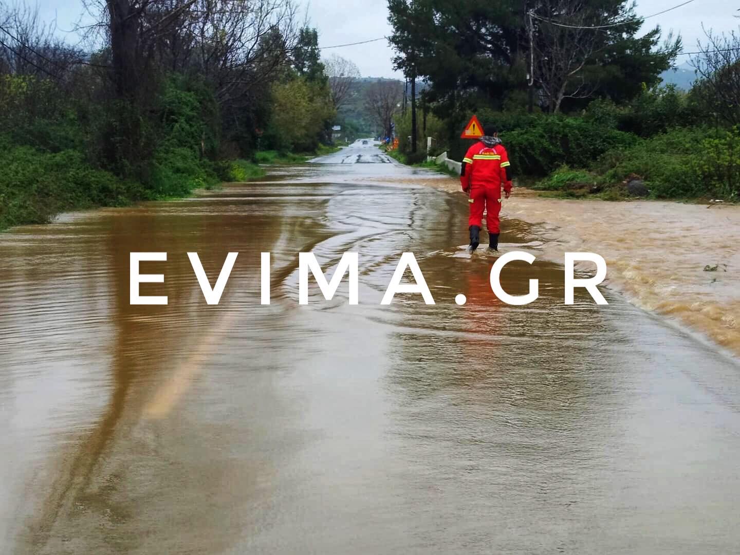 Αλιβέρι Τώρα- Με δυσκολία η κίνηση οχημάτων στην περιοχή Μάνα Αλιβερίου λόγω υπερχείλισης υδάτων [photos]