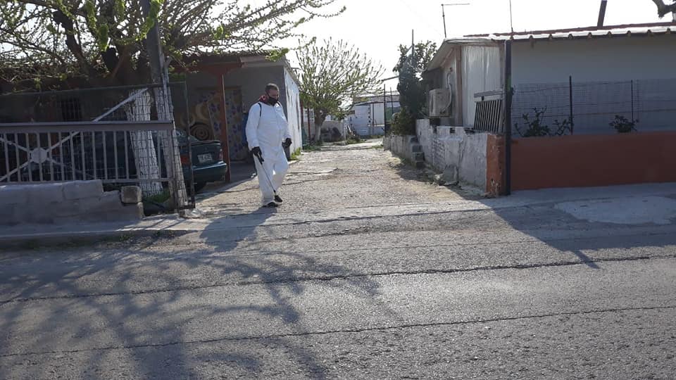 Απολύμανση σε σπίτια Ρομά στην Καστέλλα [photos]