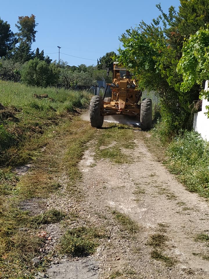 Εργασίες καθαριότητας και διάνοιξη δρόμων στην Κοινότητα Φάρου Αυλίδας [photos]