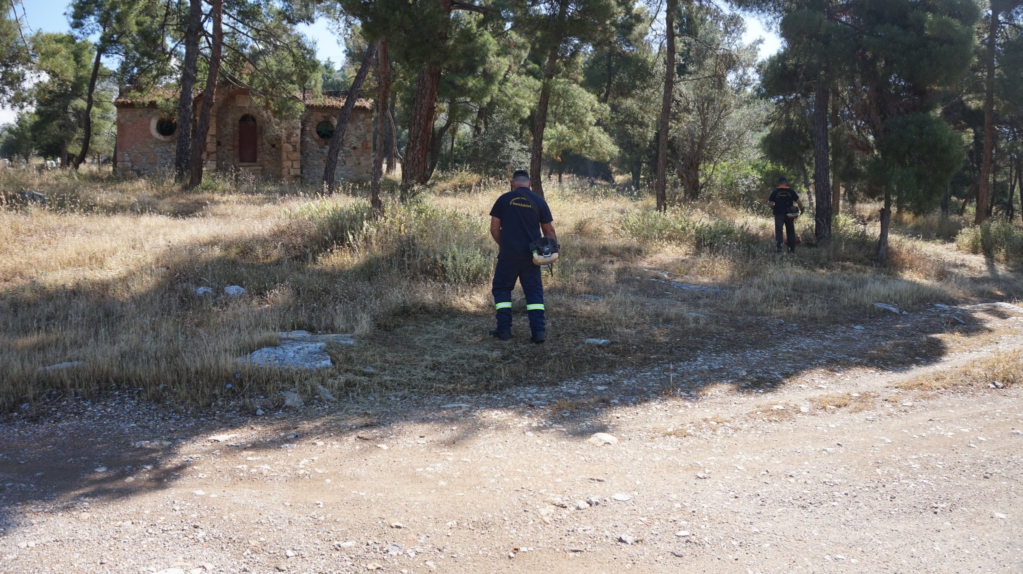 Εθελοντικό καθαρισμό στο παλιό υδραγωγείο της Ερέτριας πραγματοποίησαν σήμερα οι ΄΄fetes club 4×4΄΄ [photos]