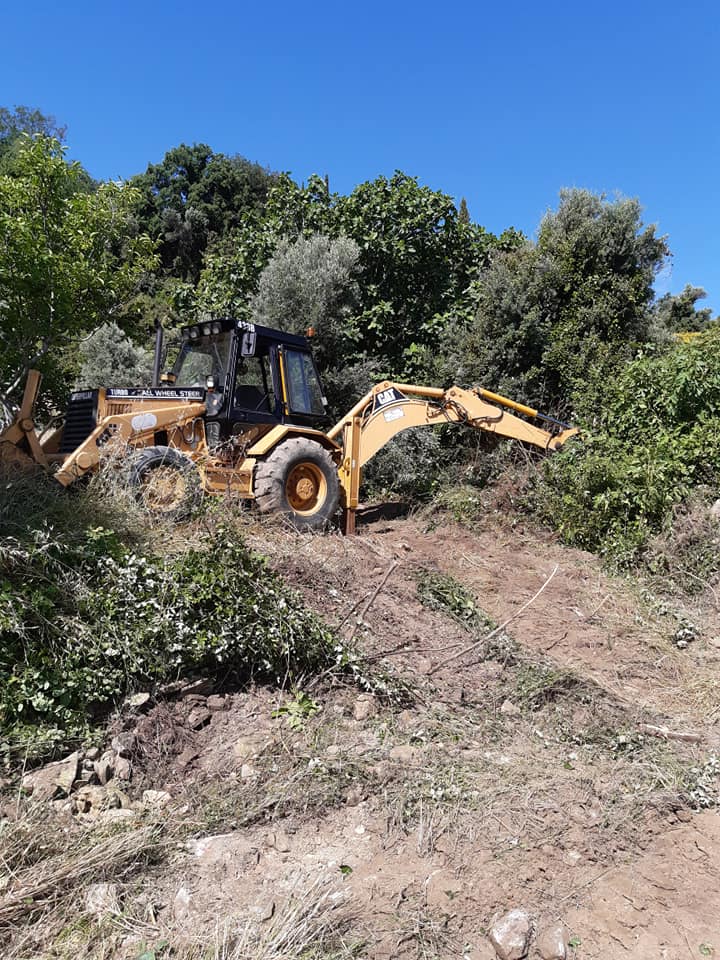 Συντήρηση αγροτικών δρόμων στη Κοινότητα Πύργου