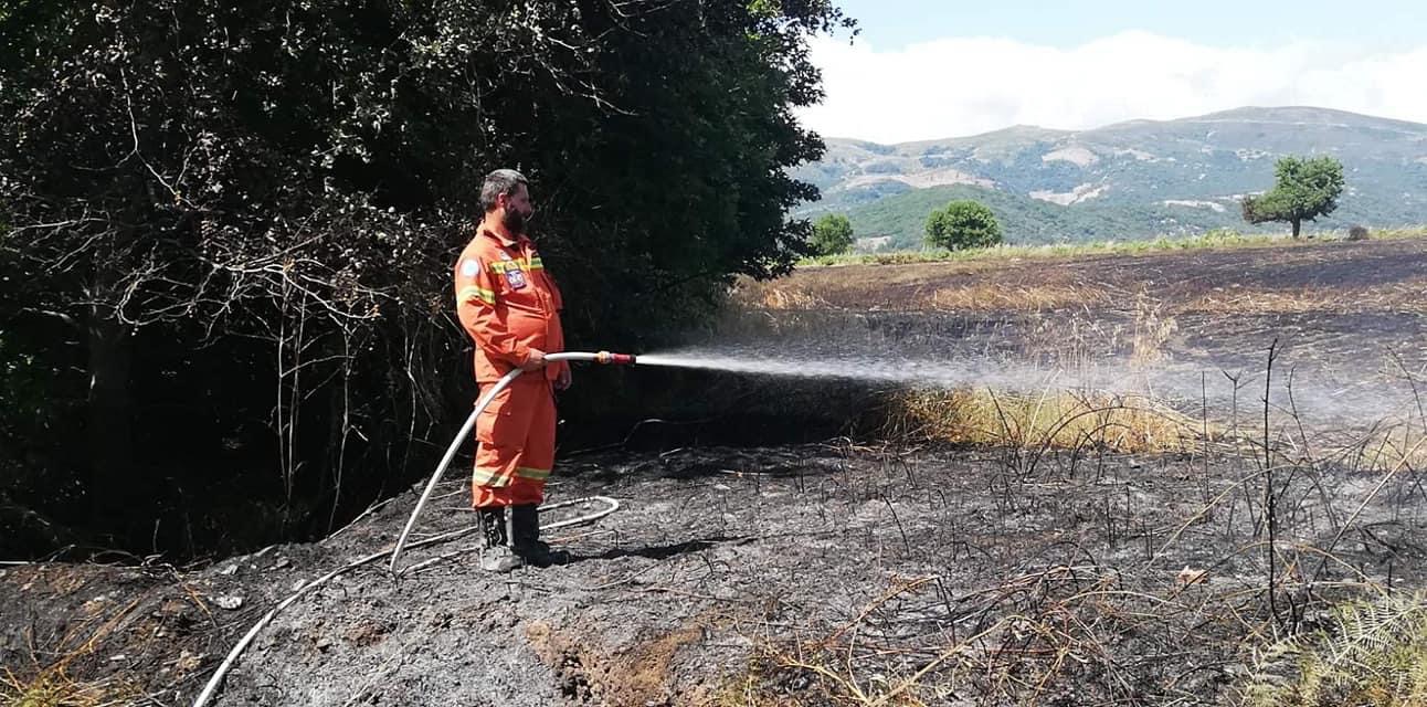 Στη μάχη της κατάσβεσης στη φωτιά στην Κάρυστο και ο Σύλλογος Εθελοντών Δασοπροστασίας Καρύστου [photos]