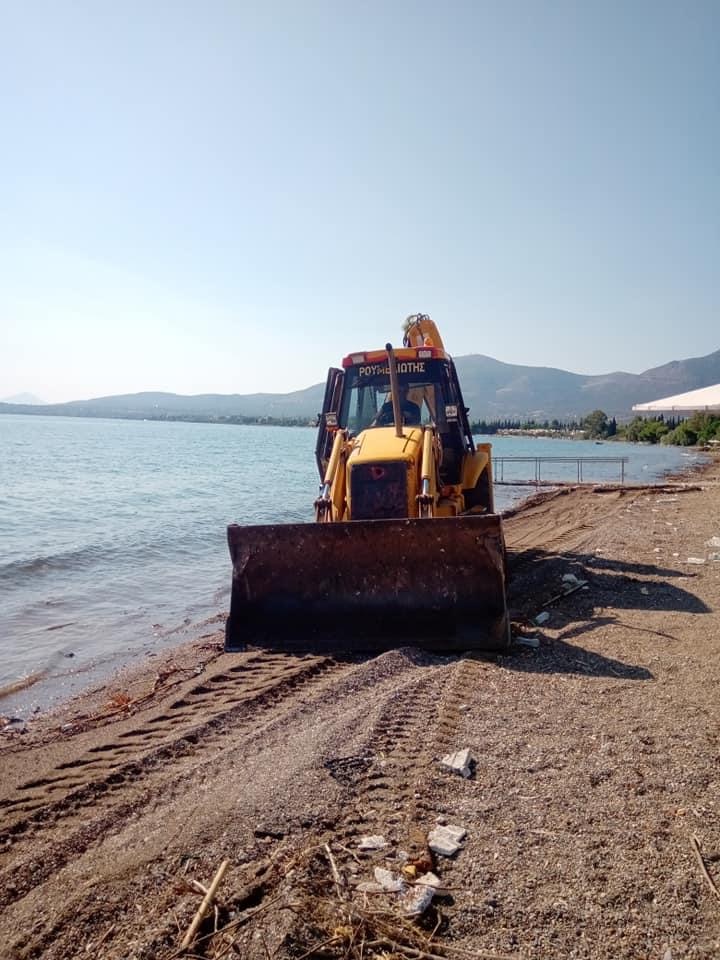 Η Κοινότητα Αμαρύνθου καθάρισε τις παραλίες [εικόνες]