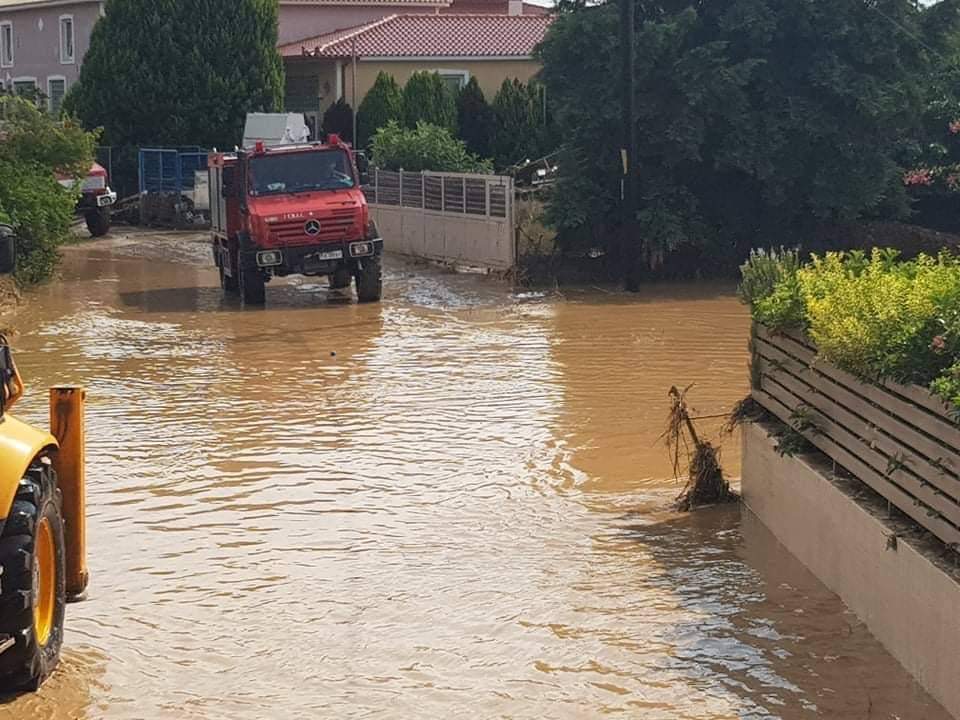 Σε ποια σημεία της Εύβοιας έχει διακοπεί η κυκλοφορία των οχημάτων