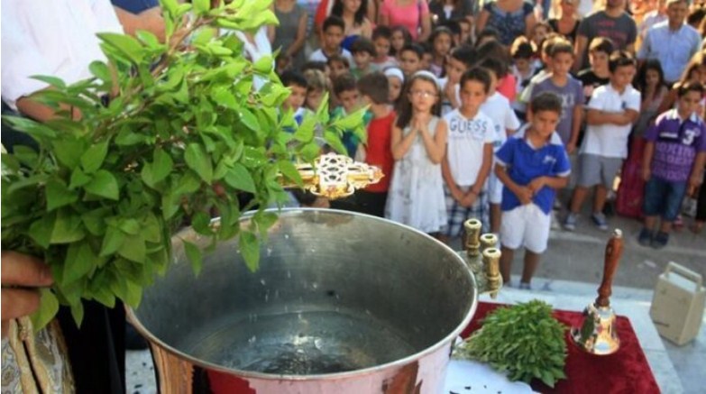 Σχολεία: Έτσι θα γίνει ο αγιασμός – Τι προβλέπει η εγκύκλιος του υπουργείου Παιδείας