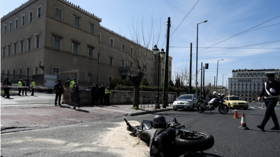 Τροχαίο στη Βουλή: Συγκλονίζει η σύζυγος του άντρα στον οποίο «χτυπά» η καρδιά του 23χρονου Ιάσονα