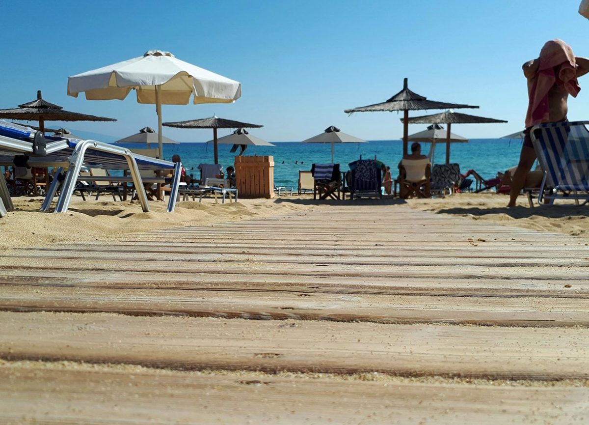 Πυροβολισμοί σε beach μπαρ – Τρεις τραυματίες