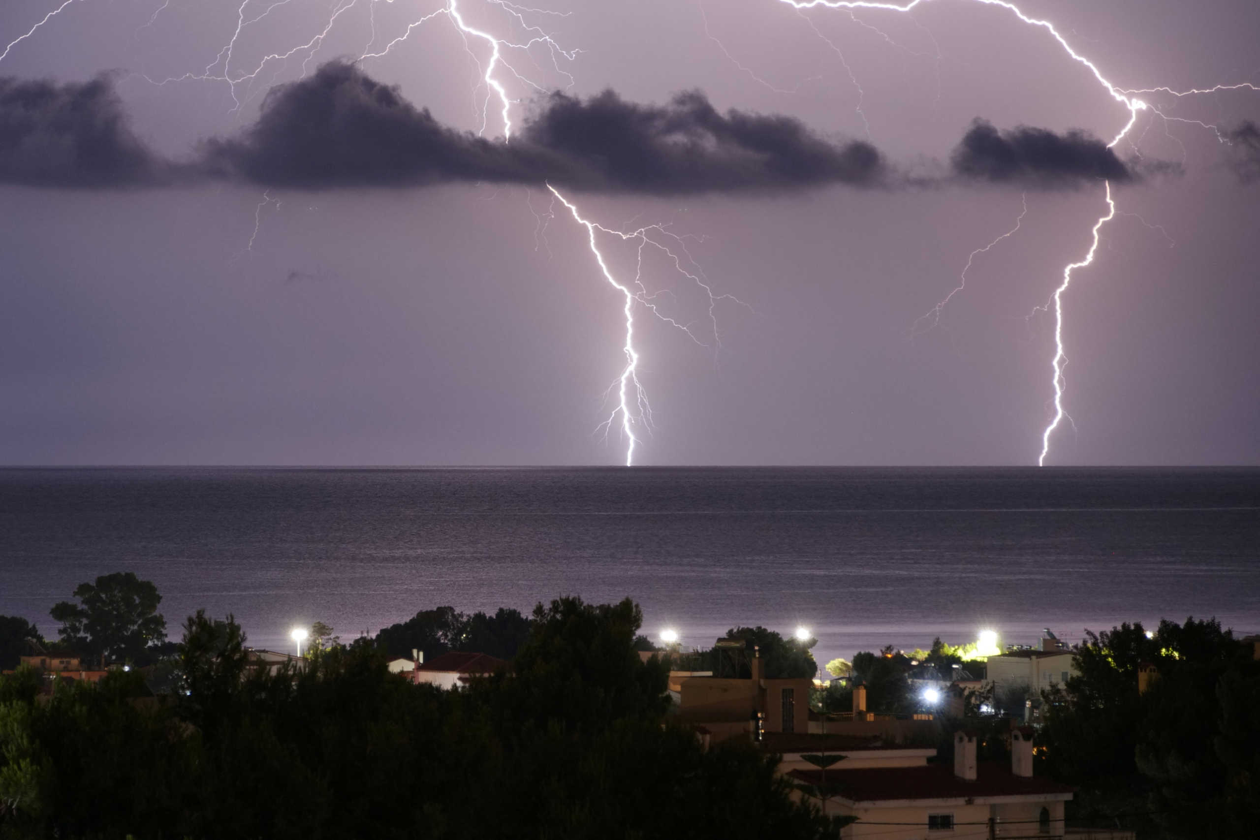 Καιρός – Εύβοια: Άστατος ο καιρός την Πέμπτη (30/9) με τοπικές βροχές και σποραδικές καταιγίδες