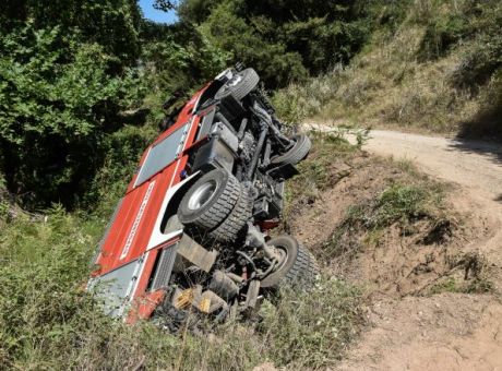 Πυροσβεστικό όχημα έπεσε σε χαράδρα – Στο νοσοκομείο δυο πυροσβέστες