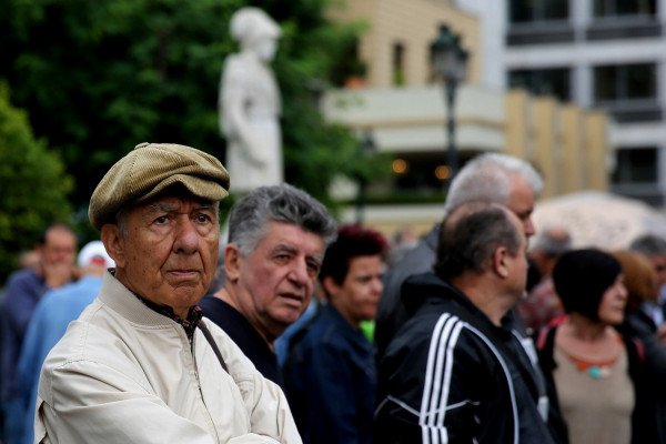 Εντός δύο μηνών η απονομή της επικουρικής σύνταξης λόγω θανάτου