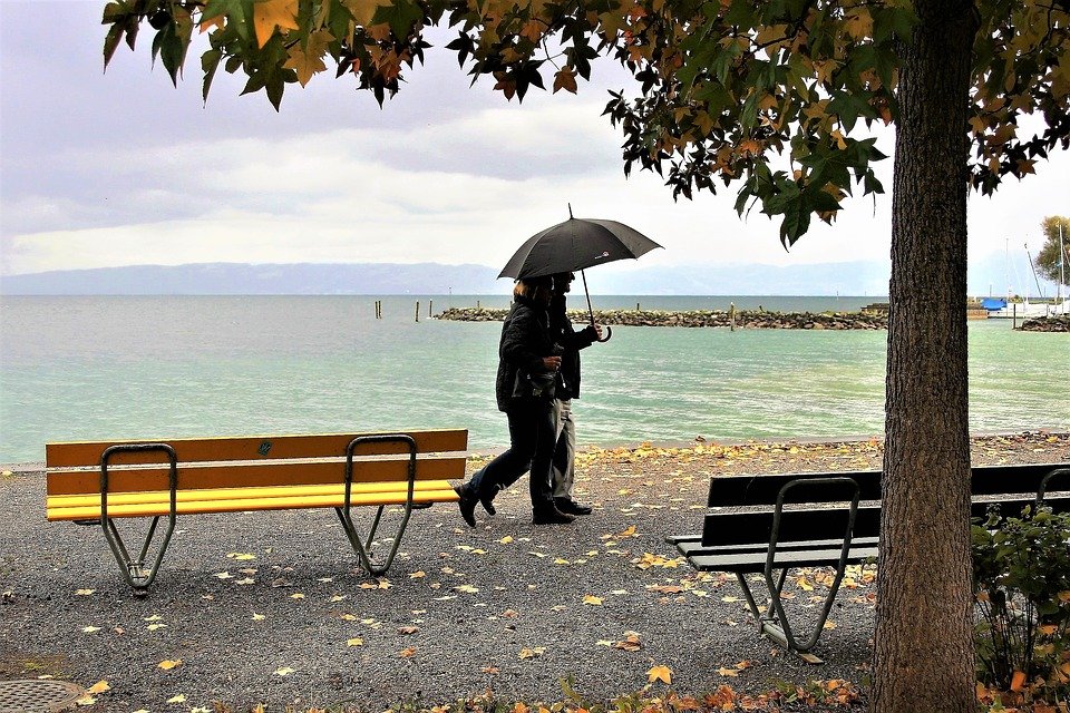 Καιρός: Βροχές και καταιγίδες και σήμερα – Βελτίωση από το απόγευμα