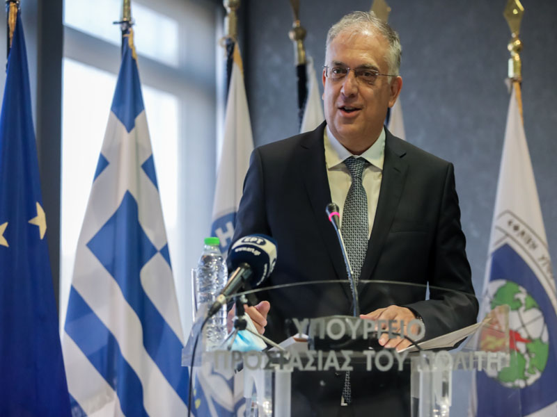 Θεοδωρικάκος: «Κανένα πρόβλημα στη λειτουργία των υπηρεσιών της ΕΛ.ΑΣ. από τον κορονοϊό»