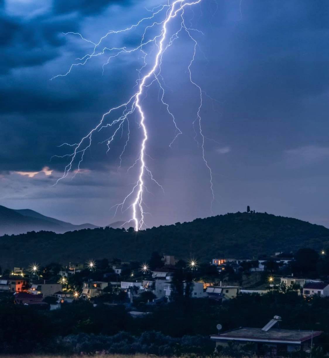 Κακοκαιρία «Μπιάνκα»: Βροχές, καταιγίδες,  χιόνια και σήμερα Δευτέρα 28/2