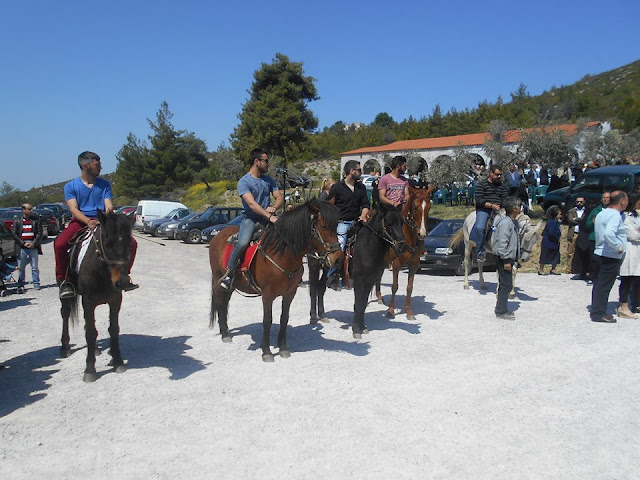 Εύβοια: Πανηγυρίζει η Ιερά Μονή Αγίου Γεωργίου Αρμά Φύλλων με καβαλάρηδες Κυριακή και Δευτέρα του Πάσχα