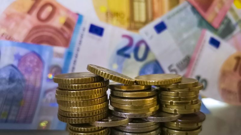 Συντάξεις: Αυξήσεις 10 – 71 ευρώ φέρνει η μείωση της ΕΑΣ- Ποιοι θα ευνοηθούν