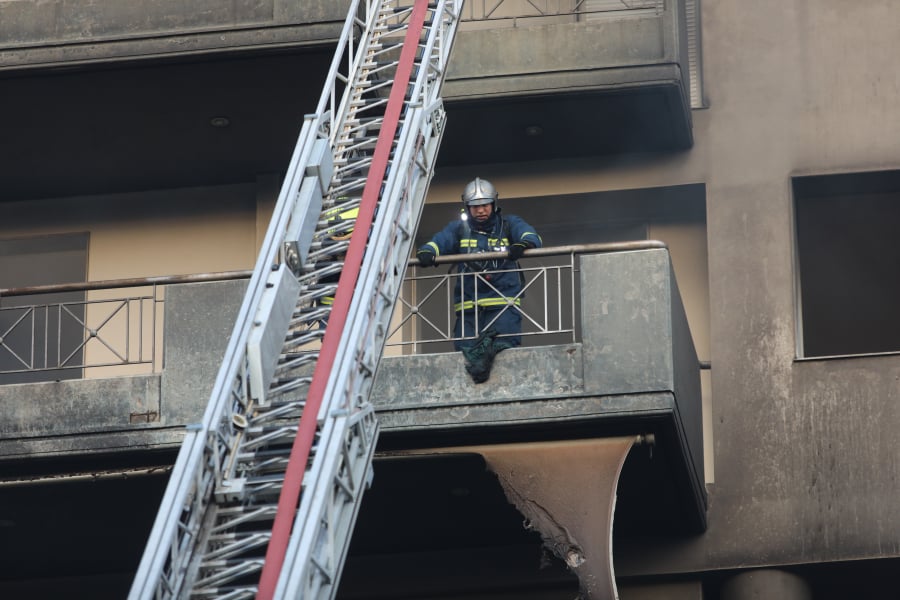 Φωτιά σε διαμέρισμα – Απεγκλωβίστηκε μια 58χρονη