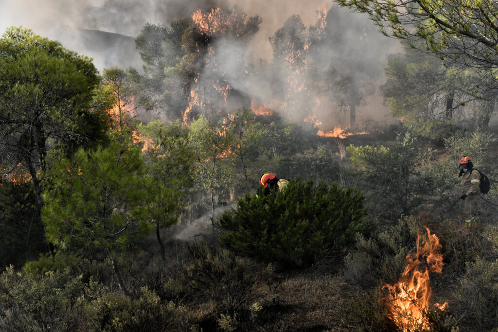 Ρόδος: Μάχη για την κατάσβεση της πυρκαγιάς