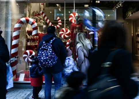 Εορταστικό ωράριο: Ανοιχτά την Κυριακή τα εμπορικά, τι ισχύει με σούπερ μάρκετ