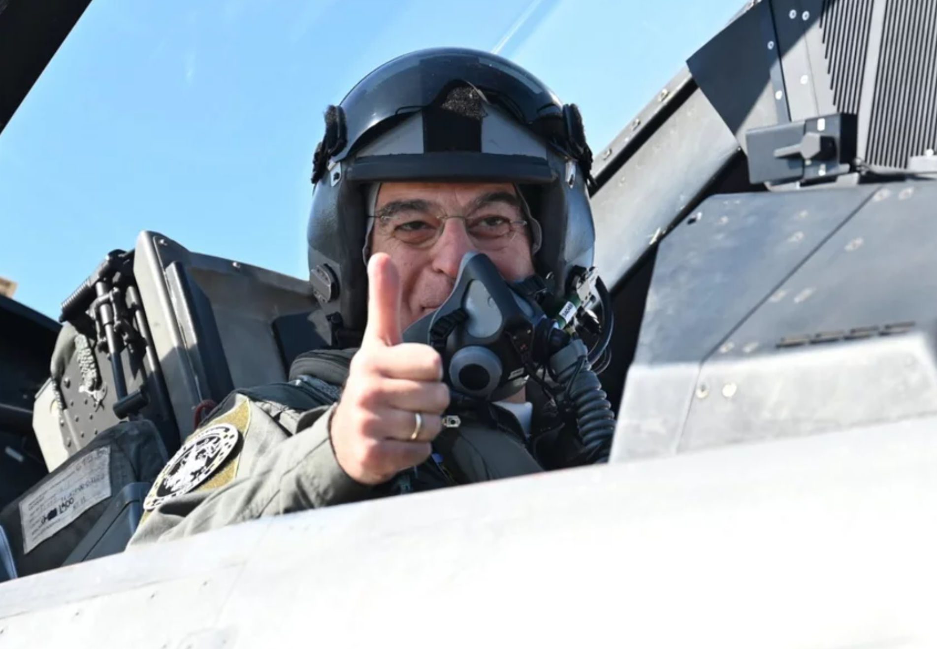 Ο Δένδιας πέταξε με F-16 Viper πάνω από το Αιγαίο – «H Πολεμική Αεροπορία βασικός πυλώνας αποτροπής»