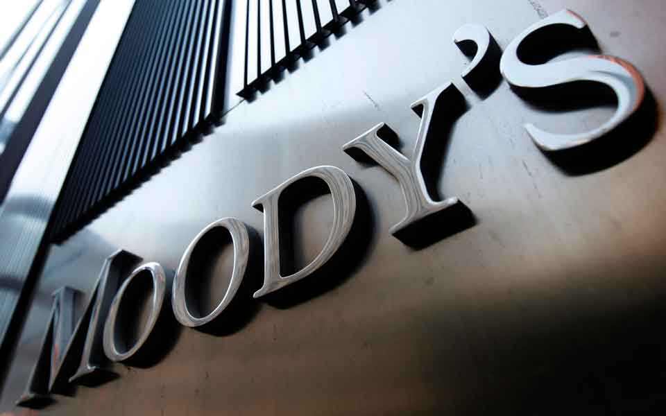 Moody’s: Μια «ανάσα» πριν την επενδυτική βαθμίδα η Ελλάδα – Αμετάβλητο το αξιόχρεο στην κατηγορία Ba1