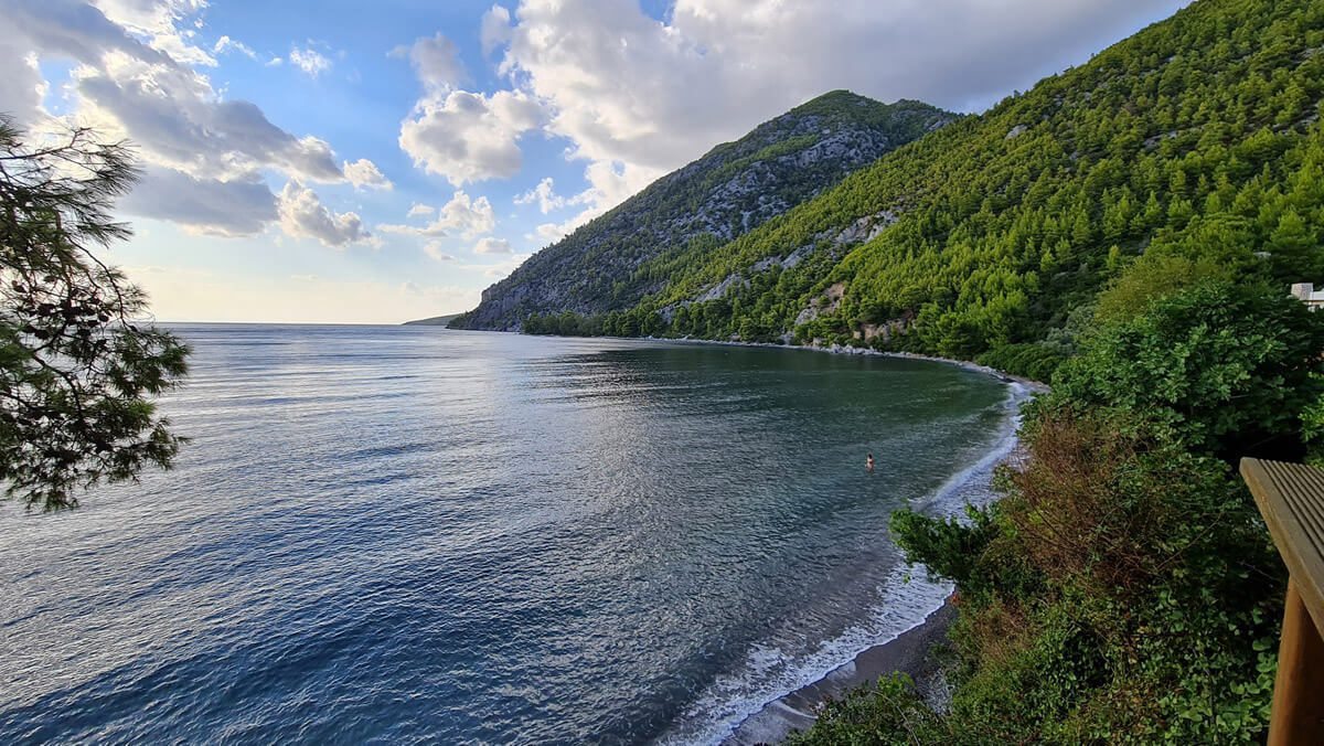 Απέραντο γαλάζιο! Ολες οι παραλίες της Εύβοιας σ’ ένα βίντεο