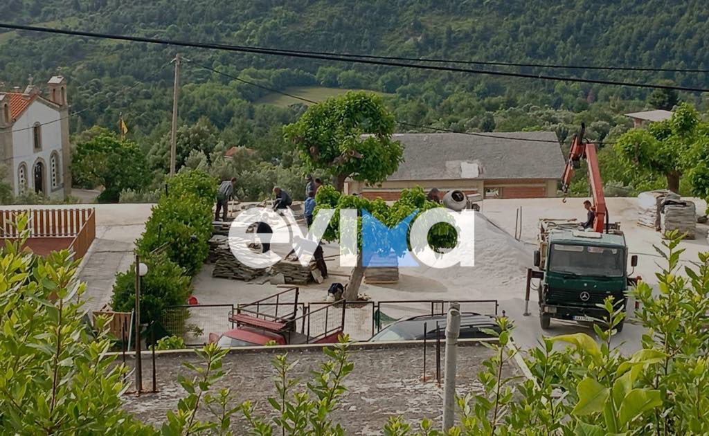 Πλακόστρωτη γίνεται πλατεία σε γραφικό χωριό της Εύβοιας (pics&vid)