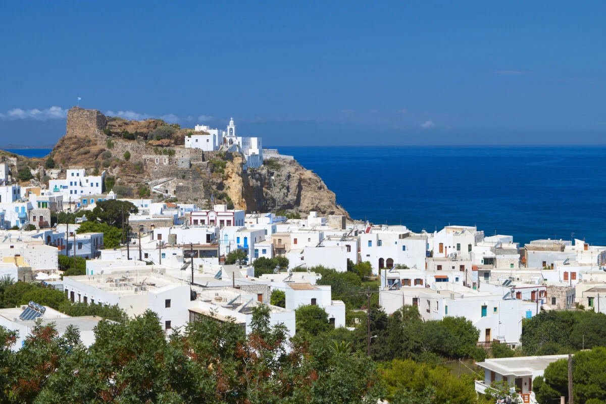 Σε ποιο ελληνικό νησί συναντάμε… ηφαιστειακές παραλίες;