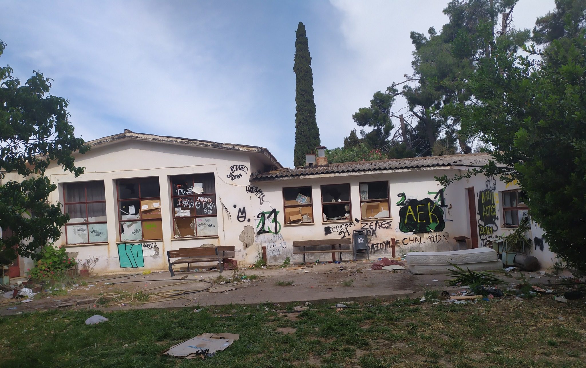 Συνεχίζονται οι βανδαλισμοί στην Εύβοια – Κατέστρεψαν ολοσχερώς κτήριο