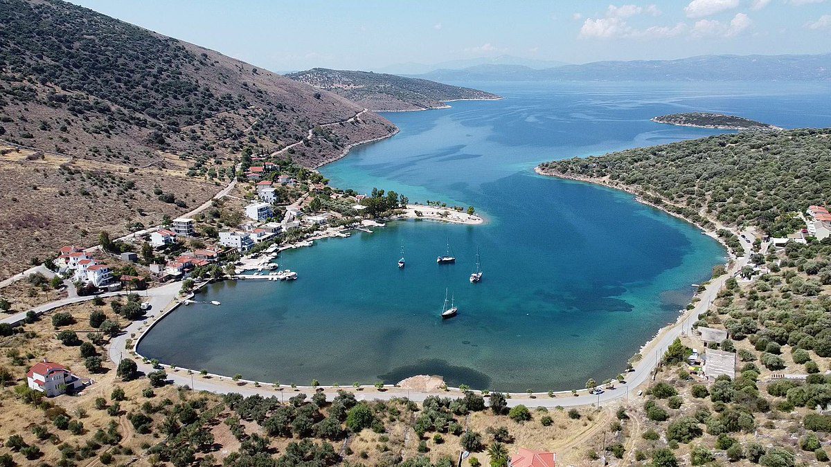 Το γραφικό λιμάνι της Εύβοιας με τα φρέσκα θαλασσινά – Δείτε πού βρίσκεται