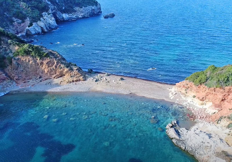 Πού βρίσκεται η δίδυμη παραλία των ερωτευμένων στην Εύβοια