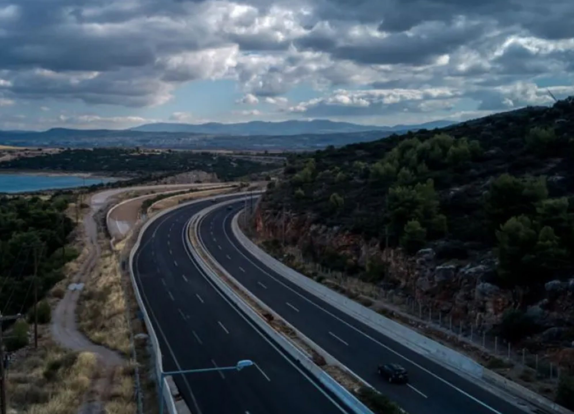 Κλειστή και στα δύο ρεύματα η εθνική οδός Αθηνών – Λαμίας, τούμπαρε βυτιοφόρο στο ύψος της Υλίκης