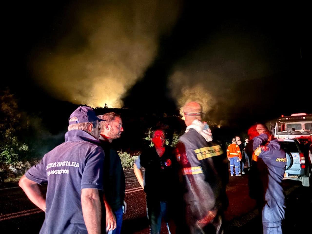 Οριοθετήθηκε η φωτιά στην Εύβοια: Σε Θήβα και Μαλακάσα οι μετανάστες της Ριτσώνας