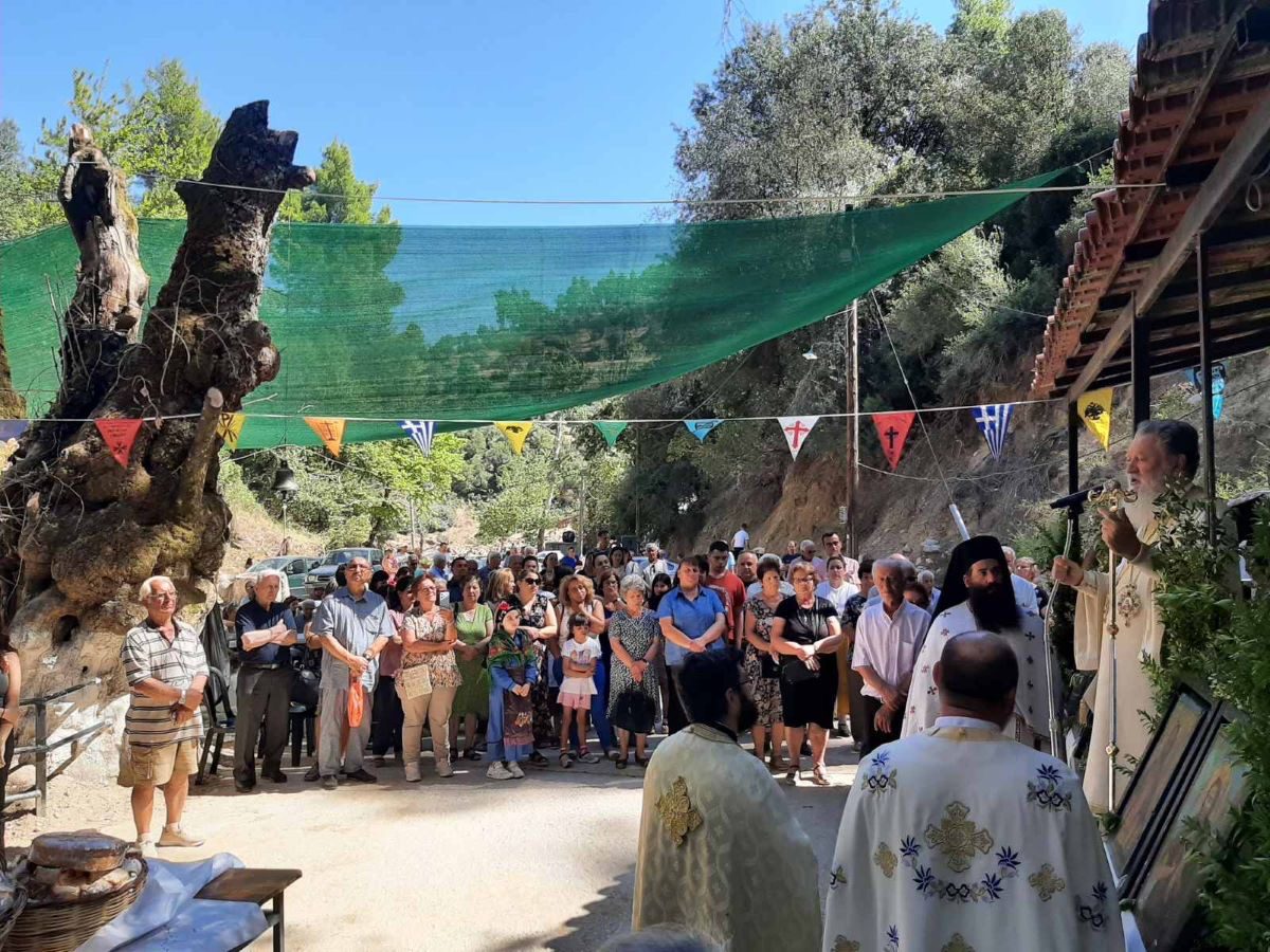 Εύβοια: Σε παραδοσιακό γλέντι ο Μητροπολίτης Χαλκίδος – Θαύμασε παιδιά και έφηβους