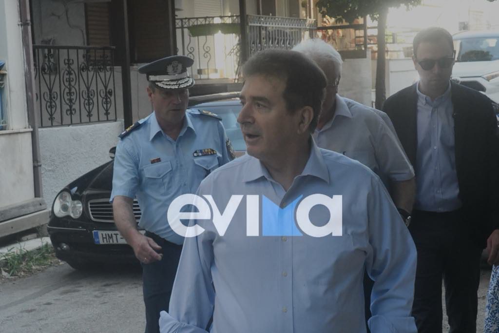 Στην Εύβοια τώρα ο υπουργός προστασίας του Πολίτη Μιχάλης Χρυσοχοΐδης (vid)