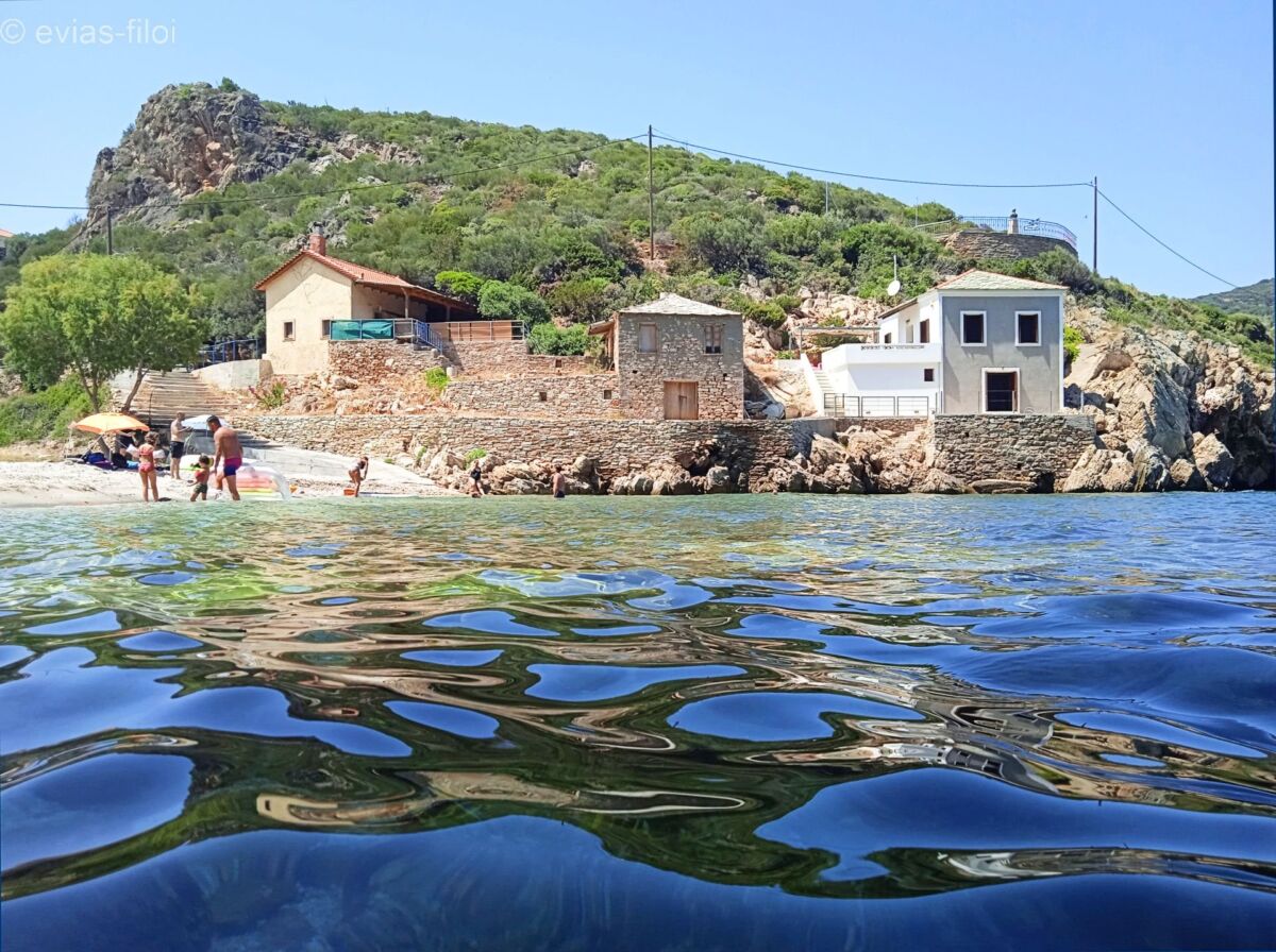 Μια παραλία… διαμάντι στη Νότια Εύβοια