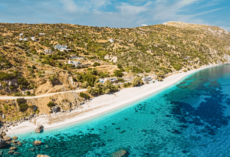 Πασίγνωστη ηθοποιός απόλαυσε το μπάνιο της σε παραλία της Εύβοιας