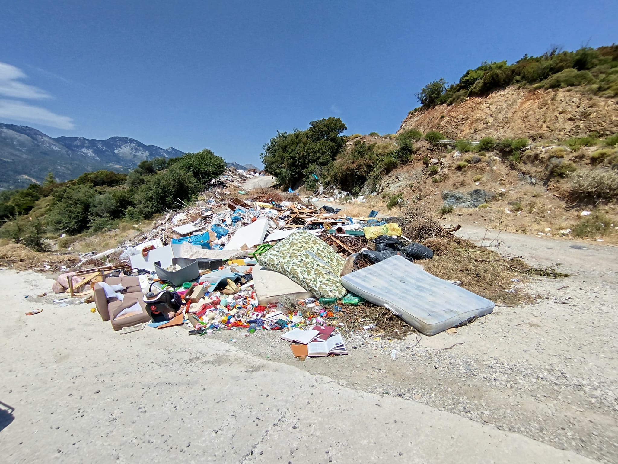 Εύβοια: Σοβαρό πρόβλημα με τα σκουπίδια – Έκτακτη σύσκεψη στη Χαλκίδα